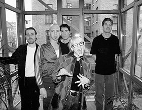 Artificial Joy Club – Dahinschmelzend