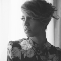 Chloe Charles – Weltsicht mit Augenbinde