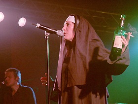 Chumbawamba, Bettina Schelker – 03.10.2004 – Köln, Kantine