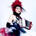 Gabby Young & Other Animals – Modische Kinder