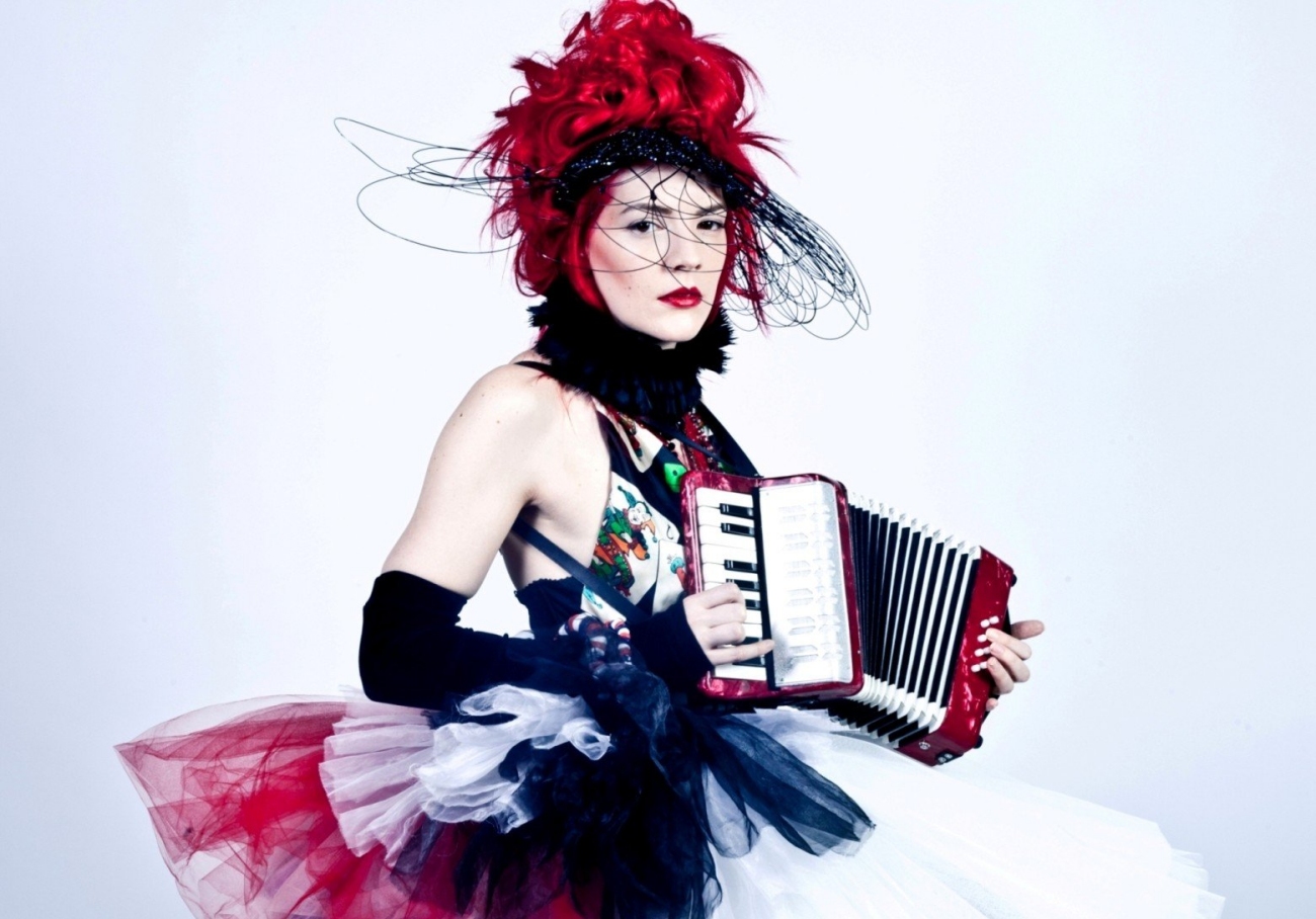 Gabby Young & Other Animals – Modische Kinder