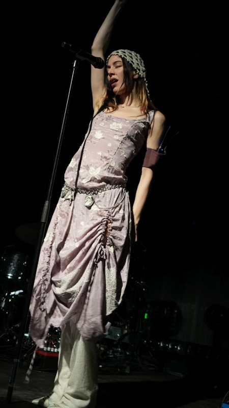 Caroline Polachek, DOSS – 25.02.2023 – Köln, Die Kantine