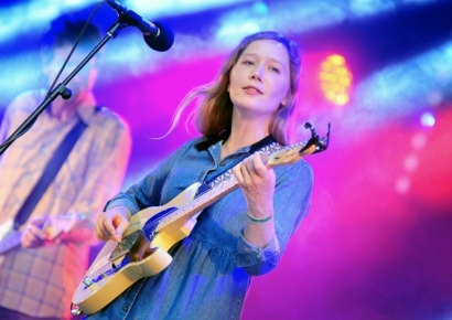 Julia Jacklin - 18.07.19 - Nijmegen (Foto: Carsten Wohlfeld)