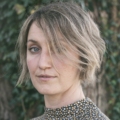 Joan Shelley – Geysire und Gartentraktoren