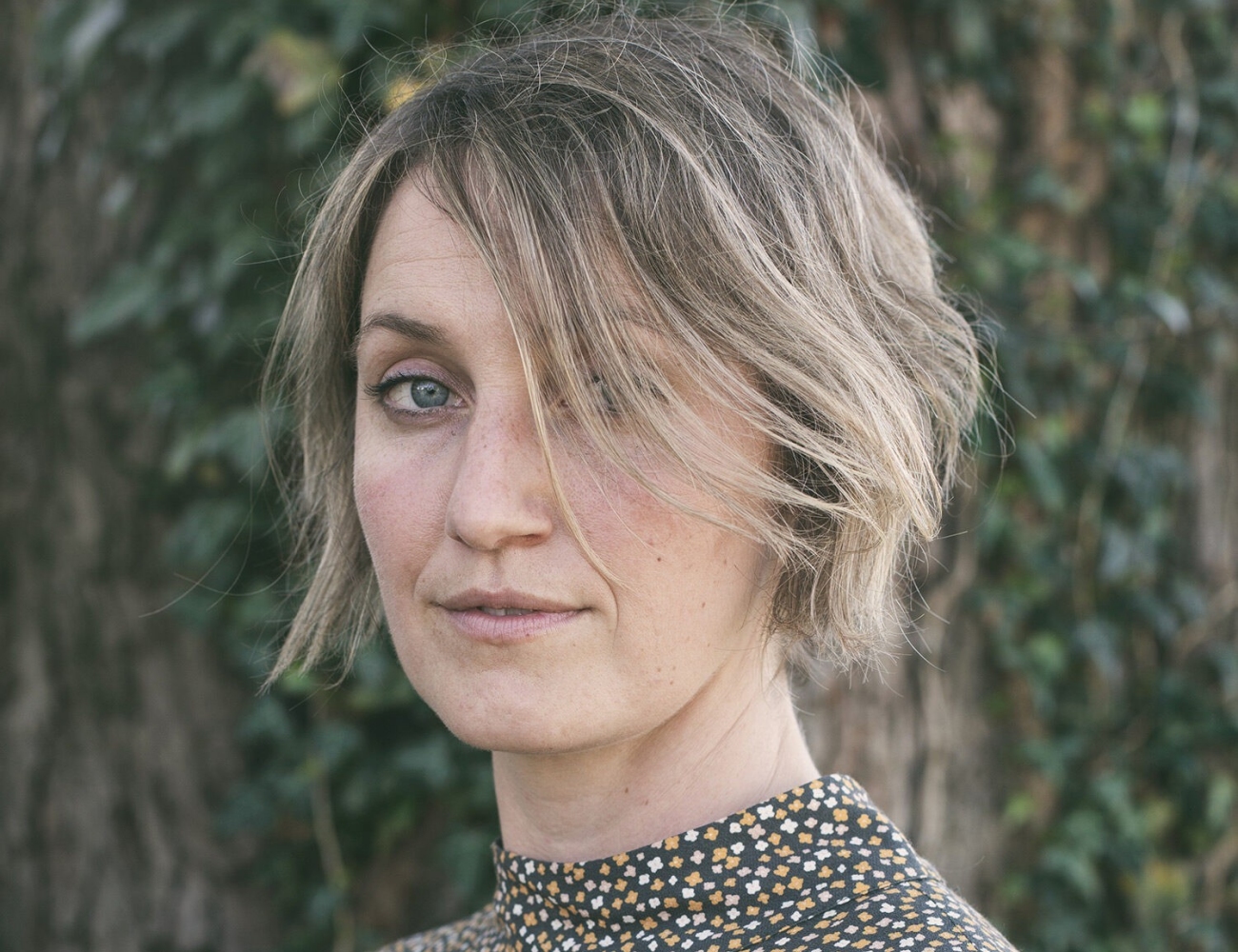 Joan Shelley – Geysire und Gartentraktoren