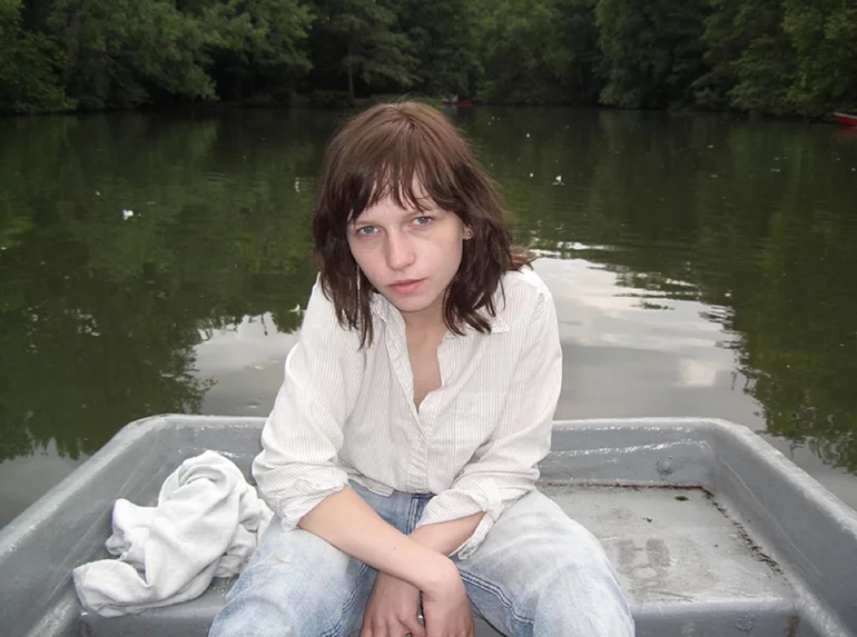Julia Hummer & Too Many Boys – „Ich bin zu jung, um irgendwas zu machen, das nicht schockt“
