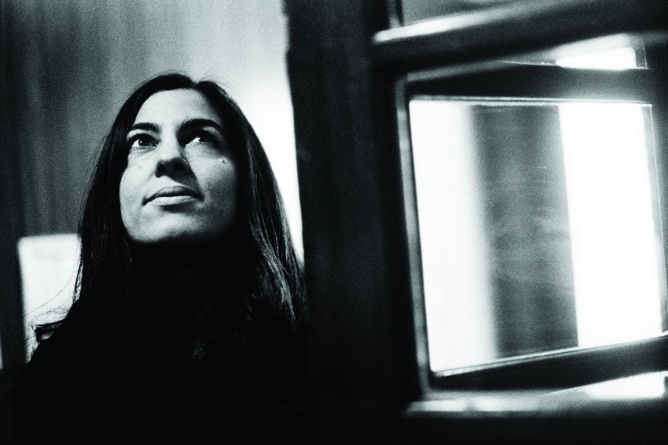 Nadine Khouri – Die investierte Kontrolle