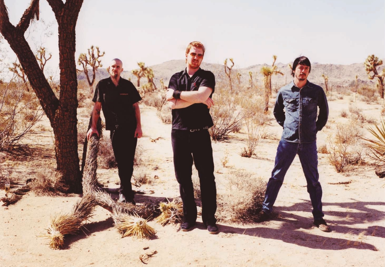 Queens Of The Stone Age – We are family