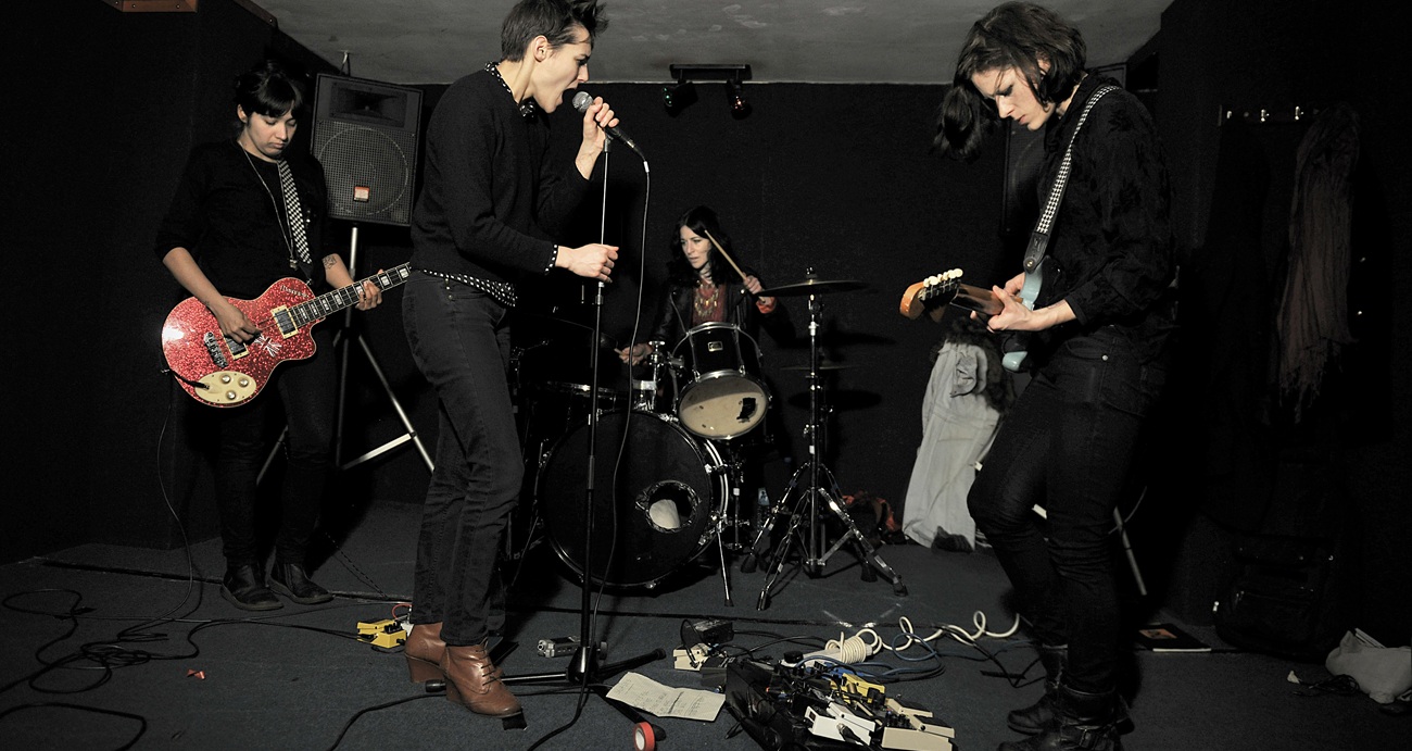 Savages – Paranoid